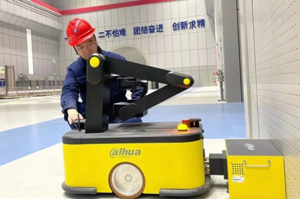 速配资 雪域高原的数字逐梦人——记全国劳动模范、华电西藏能源有限公司技术专家杨立勇